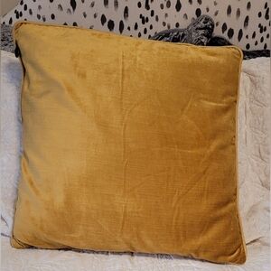 Luxurious Gold Velvet Throw Pillow Pier One Imports Set of 4 Zipper Opening